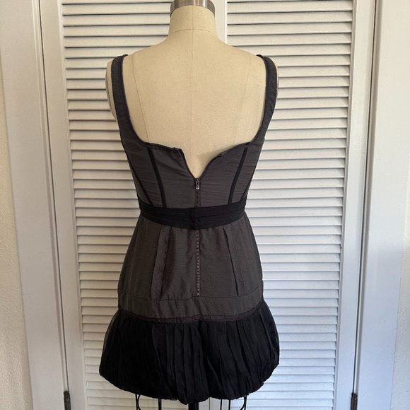 BCBG RUNWAY GREY/BLACK SLEEVELESS MINI DRESS. CORSET LIKE BODICE. SIZE 2. - Picture 6 of 12